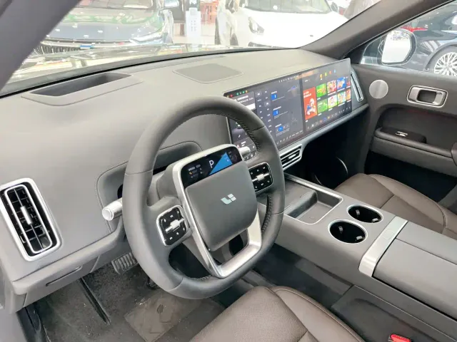Li Auto L9 — Фото автомобиля 15