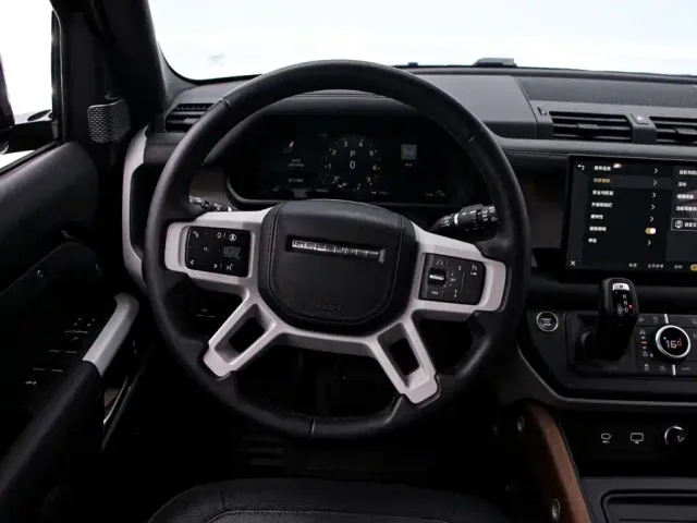 Land Rover Defender — Фото автомобиля 7