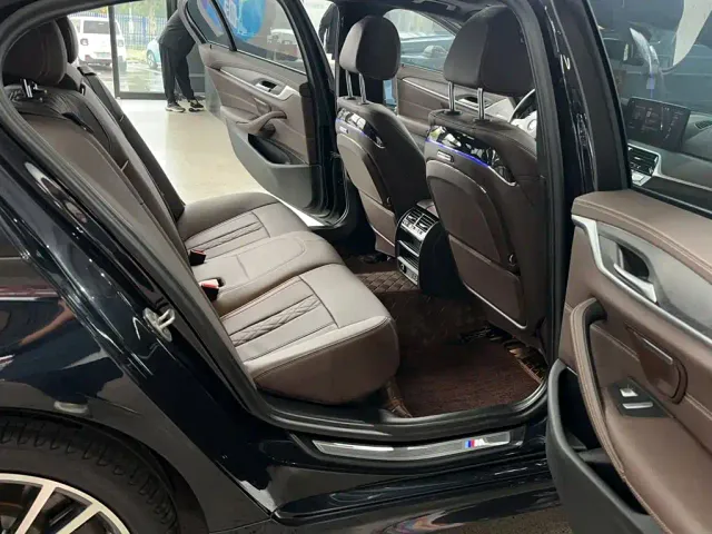 BMW 5 Series — Фото автомобиля 20