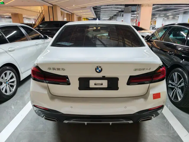 BMW 5 Series — Фото автомобиля 15