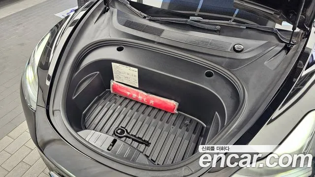 Tesla Model 3 — Фото автомобиля 9