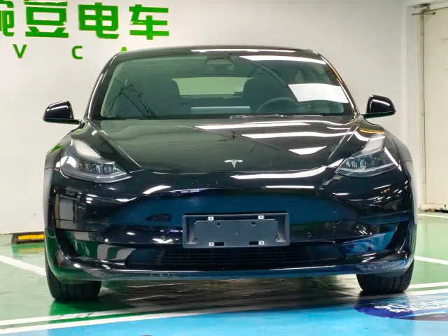 Tesla Model 3 — Фото автомобиля 4