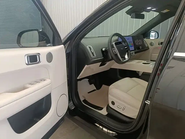 Li Auto L6 — Фото автомобиля 15