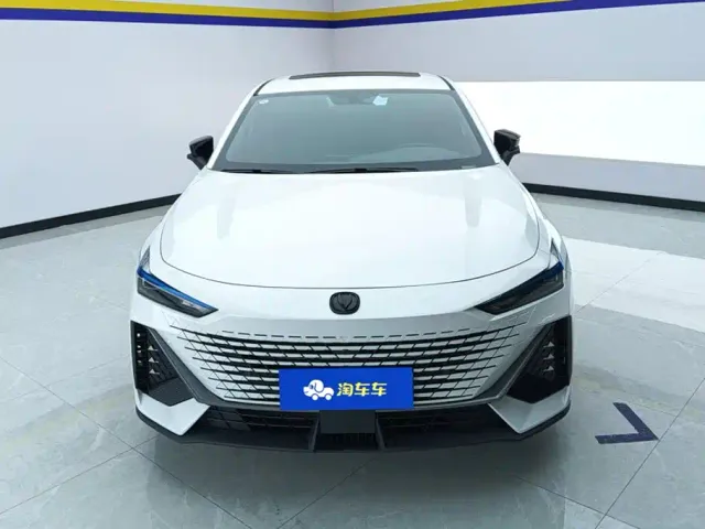 Changan Changan UNI-V 2023 1.5T Premium Edition — Фото автомобиля 2
