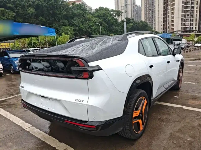 Changan Qiyuan E07 — Фото автомобиля 6