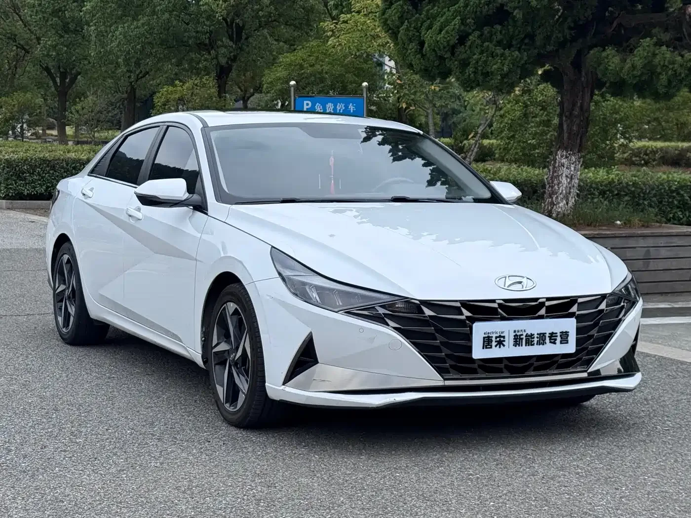 Hyundai Elantra 2022 1.5L CVT GLX Elite Edition — Фото автомобиля 3