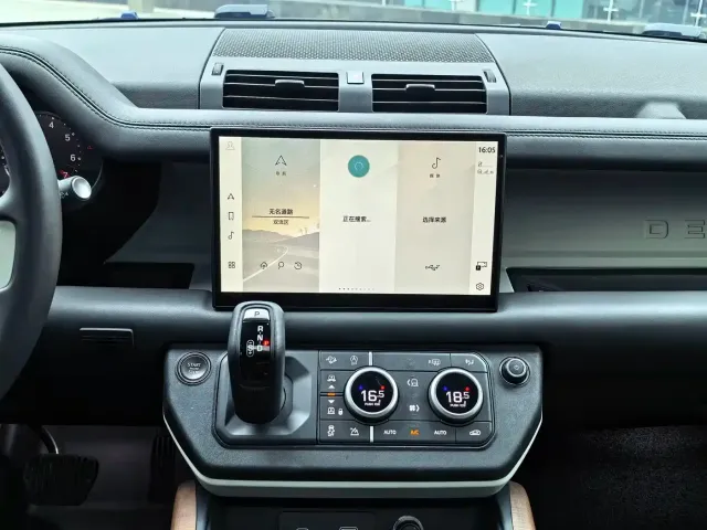Land Rover Defender — Фото автомобиля 6
