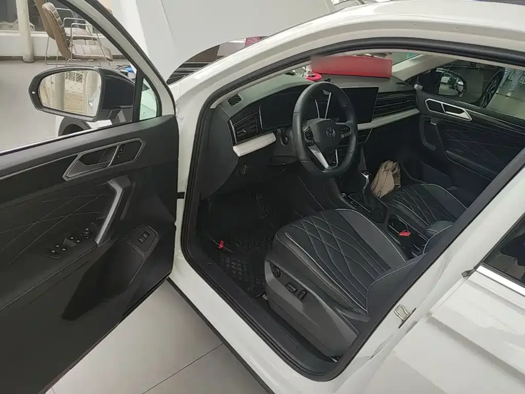 Volkswagen Tiguan L 2024 Outstanding 300TSI Auto 2WD Dragon Soaring Edition — Фото автомобиля 15