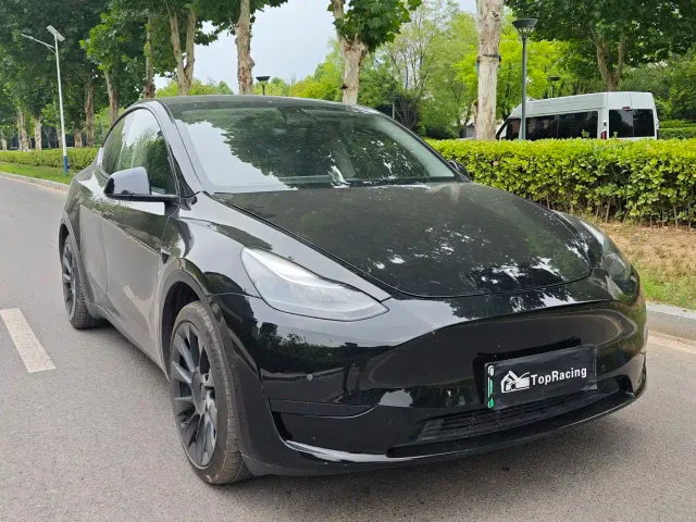 Tesla Model Y — Фото автомобиля 3
