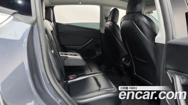 Tesla Model Y — Фото автомобиля 12