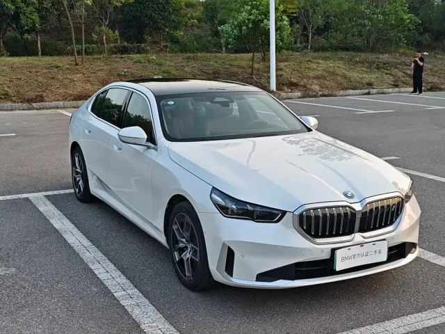 BMW i5 — Фото автомобиля 11