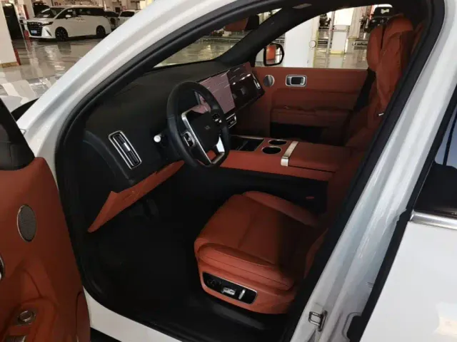 Li Auto L7 — Фото автомобиля 14