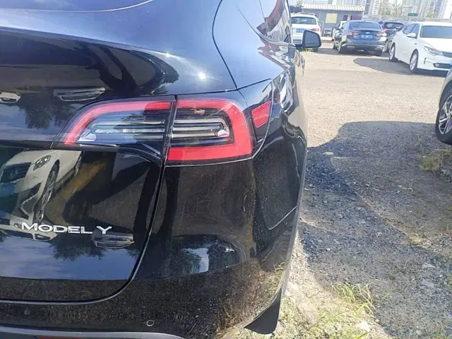 Tesla Model Y — Фото автомобиля 7