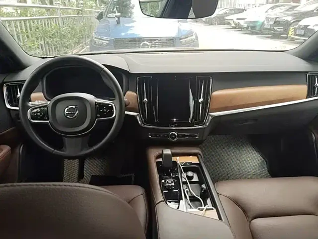 Volvo S90 — Фото автомобиля 9