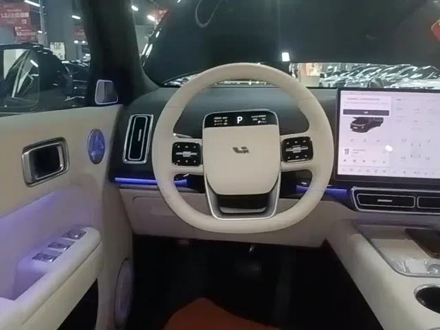 Li Auto L7 — Фото автомобиля 10