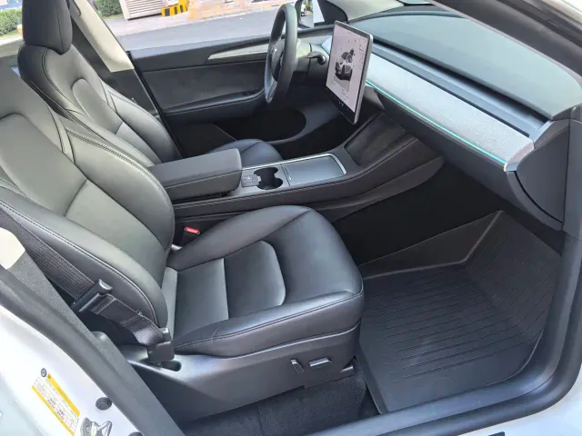 Tesla Model Y — Фото автомобиля 12