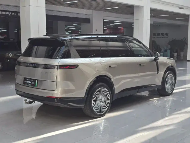 Lynk & Co 900 — Фото автомобиля 14