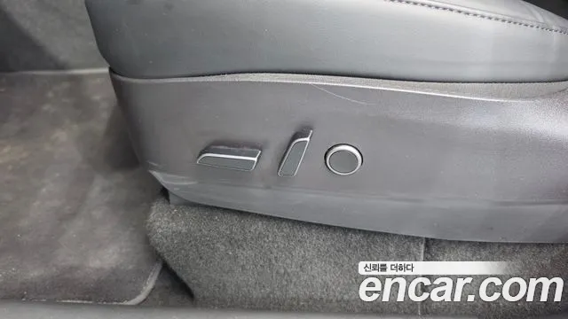 Tesla Model Y — Фото автомобиля 26