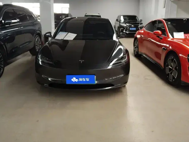 Tesla Model 3 — Фото автомобиля 2