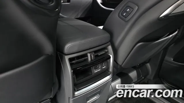 Toyota Alphard — Фото автомобиля 23