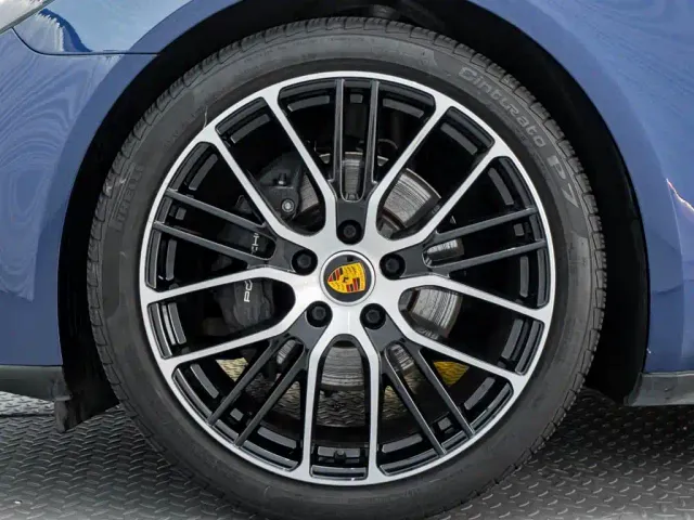 Porsche Panamera — Фото автомобиля 10