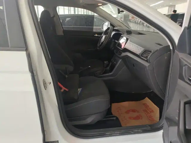 Volkswagen T-Cross — Фото автомобиля 8