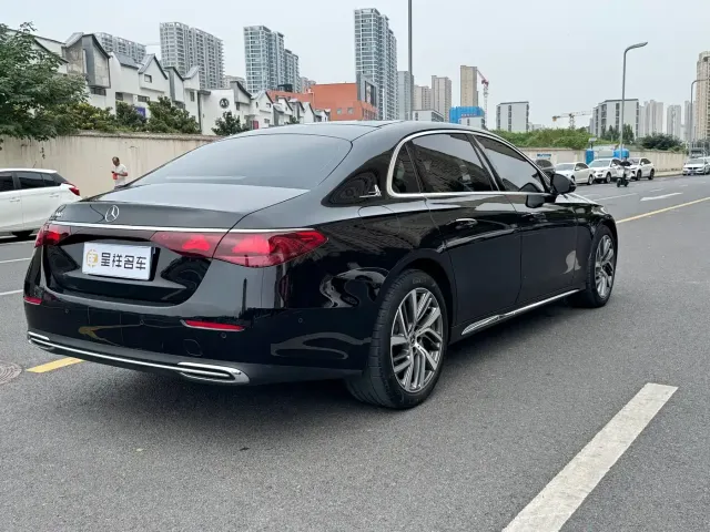 Mercedes-Benz E-Class — Фото автомобиля 13