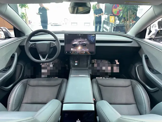 Tesla Model 3 — Фото автомобиля 3
