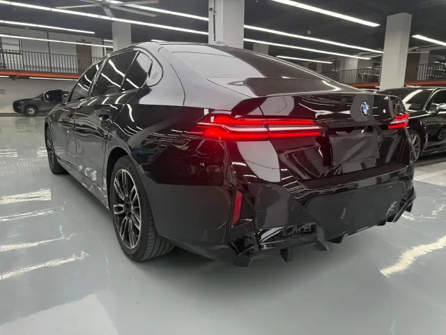 BMW 5 Series — Фото автомобиля 25