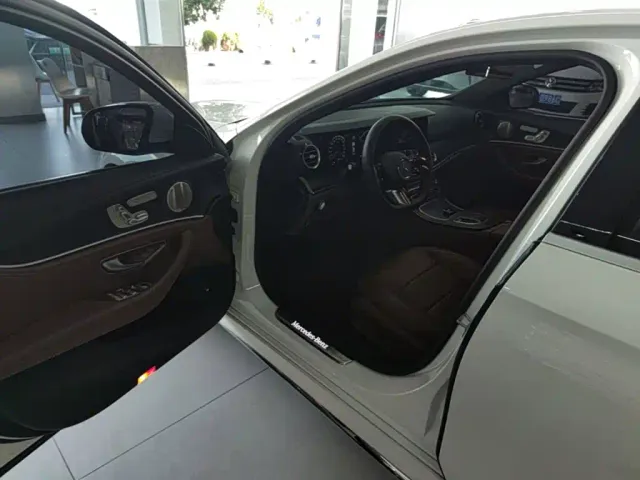 Mercedes-Benz E-Class — Фото автомобиля 15
