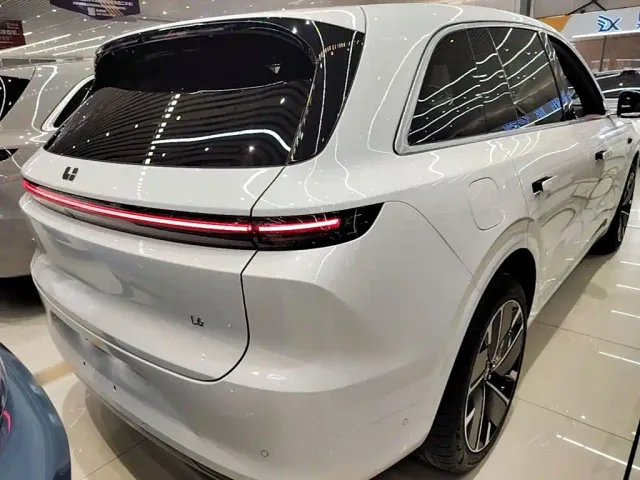 Li Auto L6 — Фото автомобиля 6