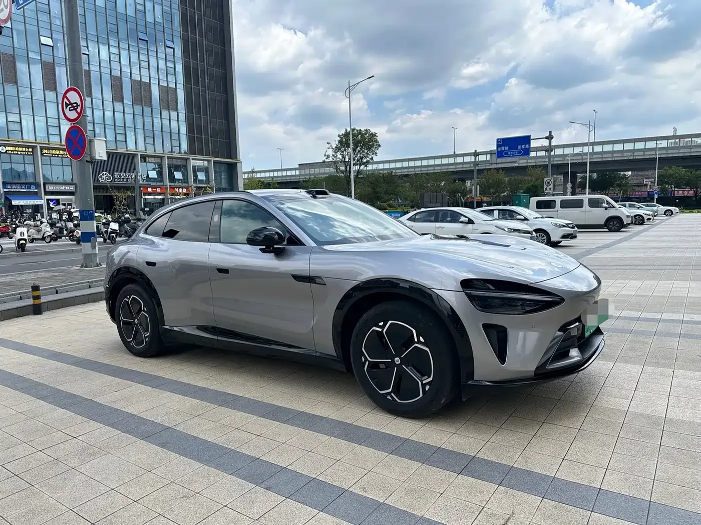 Xiaomi Auto Xiaomi YU7 2025 Extended Range RWD Edition — Фото автомобиля 2