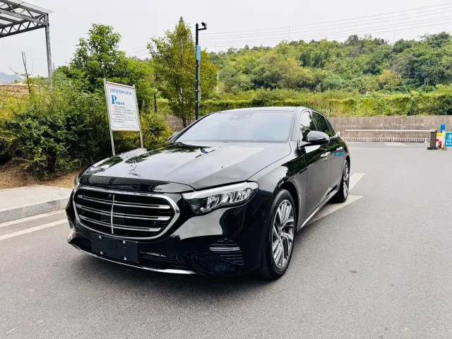 Фотография автомобиля — Mercedes-Benz E-Class