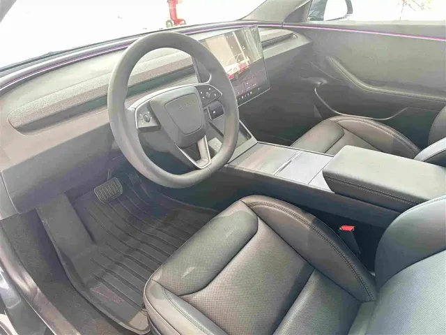 Tesla Model 3 — Фото автомобиля 23