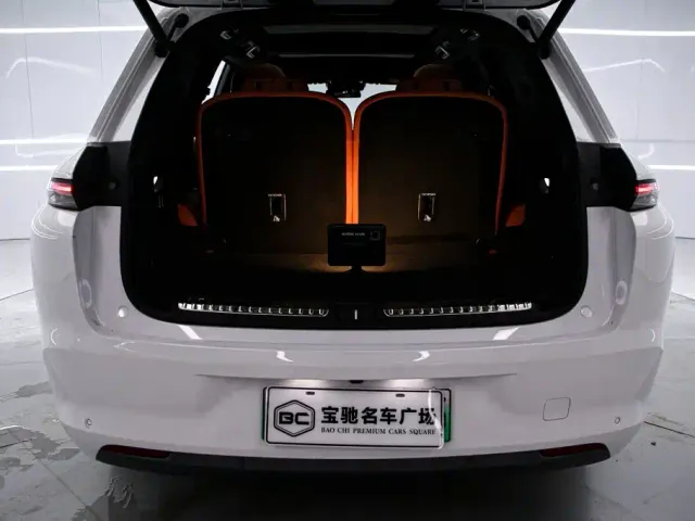 Li Auto L8 — Фото автомобиля 17