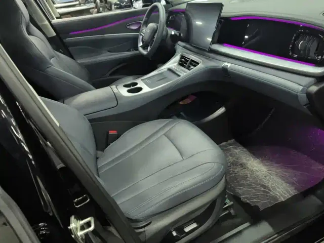 BYD Hai Shi 07 DM-i — Фото автомобиля 8