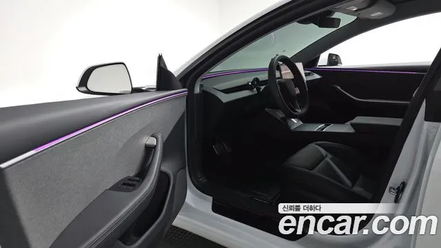 Tesla Model 3 — Фото автомобиля 15