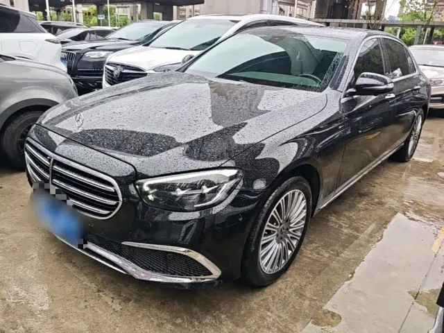 Фотография автомобиля — Mercedes-Benz E-Class