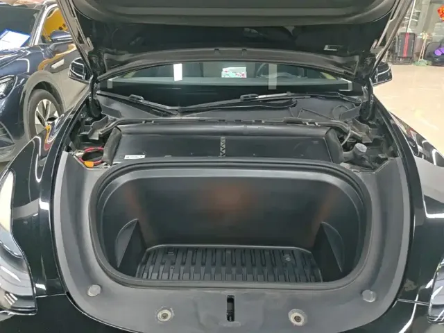 Tesla Model Y — Фото автомобиля 19