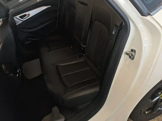 Roewe i6 MAX — Фото автомобиля 16