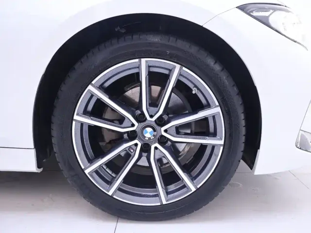 BMW 3 Series — Фото автомобиля 6