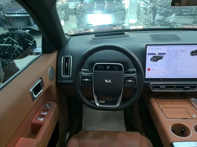 Li Auto L8 — Фото автомобиля 10
