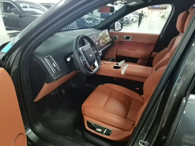 Li Auto L9 — Фото автомобиля 14