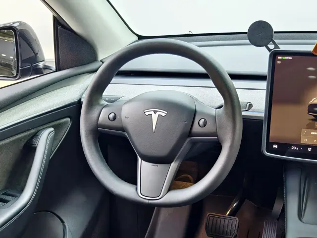 Tesla Model Y — Фото автомобиля 14
