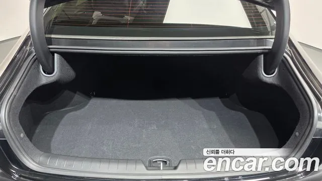Hyundai Grandeur Grandeur (GN7) 2.5 Бензин 2WD — Фото автомобиля 18