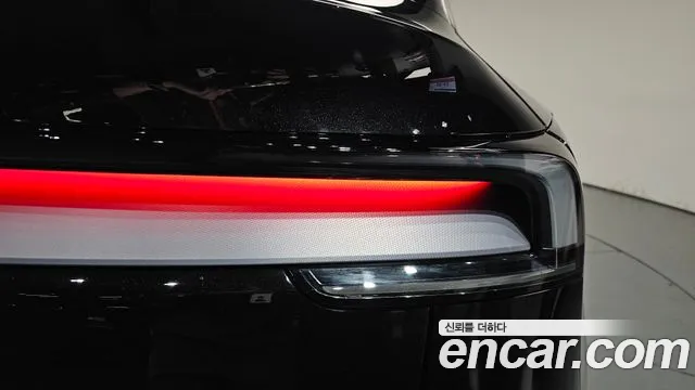 Tesla Model Y — Фото автомобиля 23