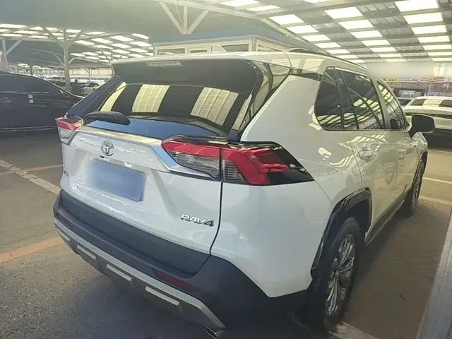 Toyota RAV4 — Фото автомобиля 6