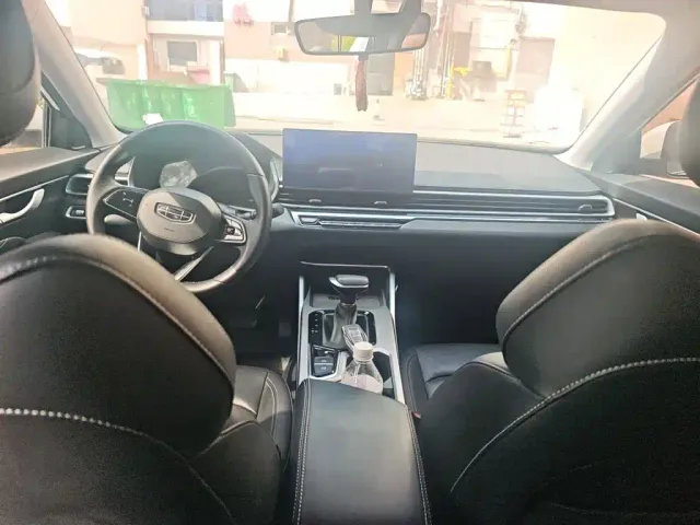 Geely Emgrand — Фото автомобиля 10
