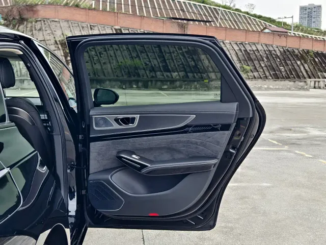 Hongqi Hongqi H9 2024 2.0T Qi Chang Private Fashion Edition — Фото автомобиля 12