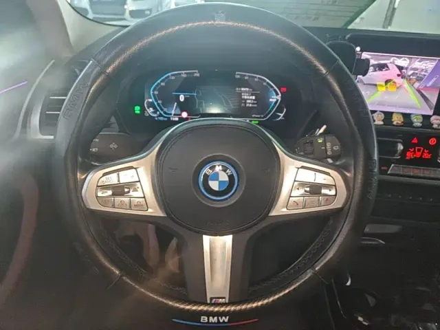 BMW iX3 — Фото автомобиля 10